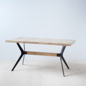 Mesa comedor marrón y negro de madera y hierro